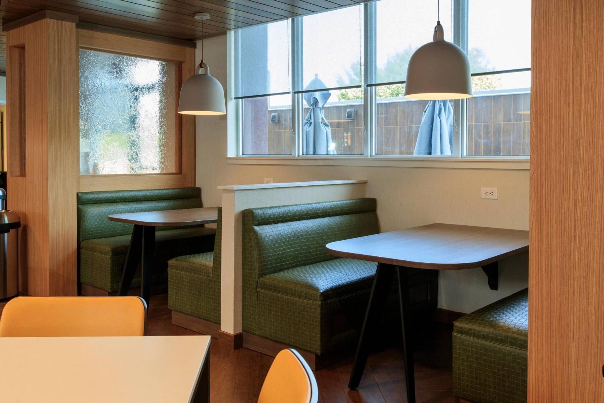 Fairfield Inn & Suites By Marriott Philadelphia Valley Forge/Great Valley Berwyn Екстериор снимка