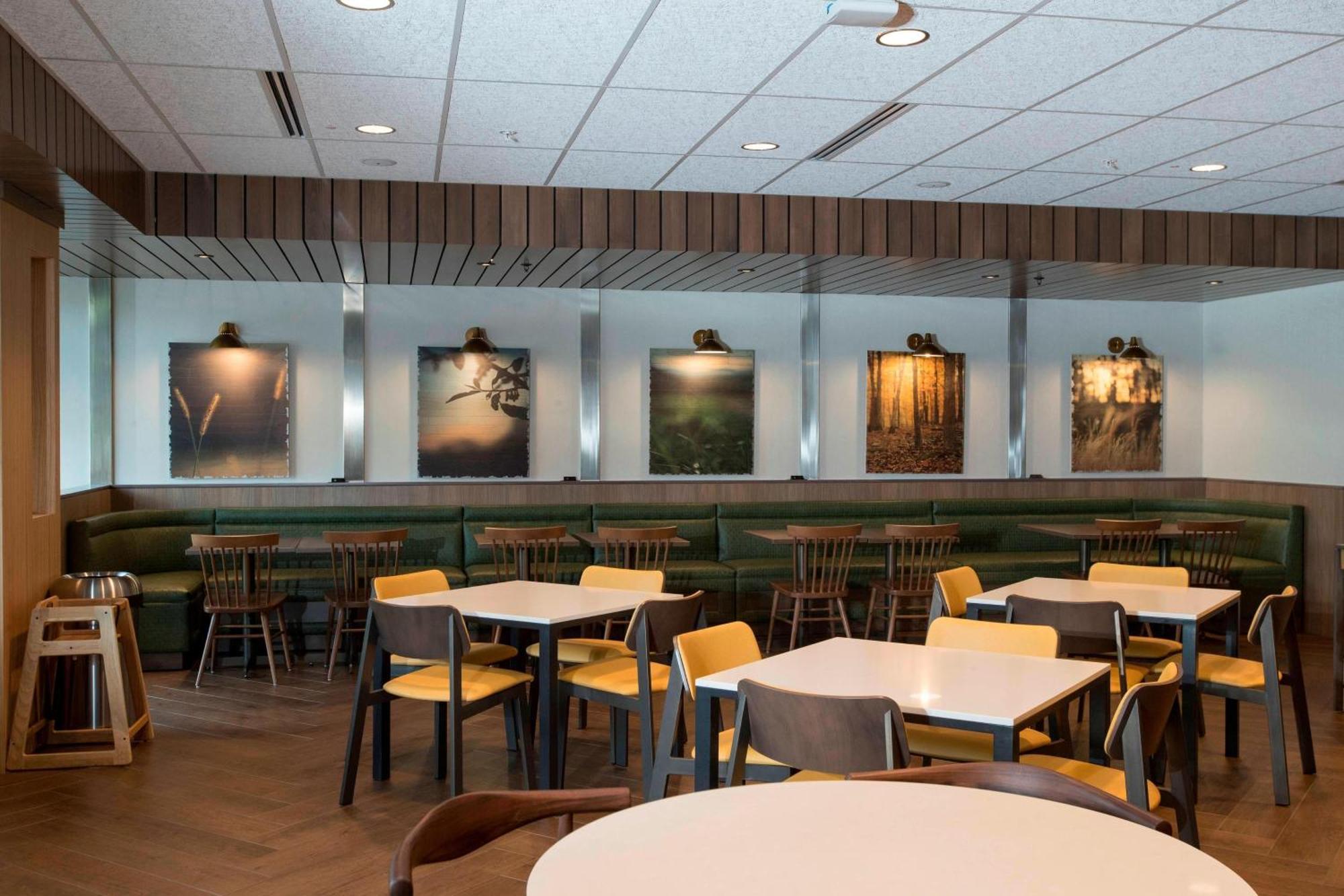 Fairfield Inn & Suites By Marriott Philadelphia Valley Forge/Great Valley Berwyn Екстериор снимка