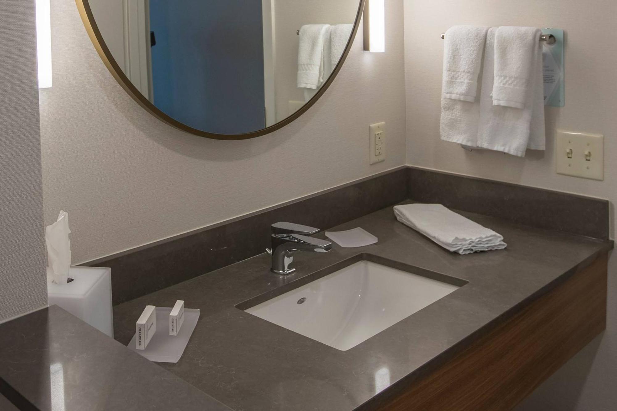 Fairfield Inn & Suites By Marriott Philadelphia Valley Forge/Great Valley Berwyn Екстериор снимка