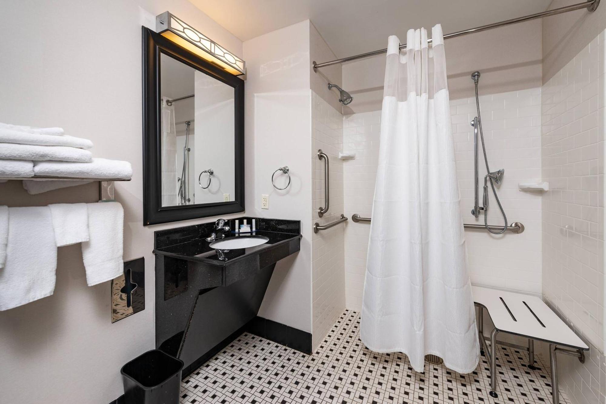 Fairfield Inn & Suites By Marriott Philadelphia Valley Forge/Great Valley Berwyn Екстериор снимка